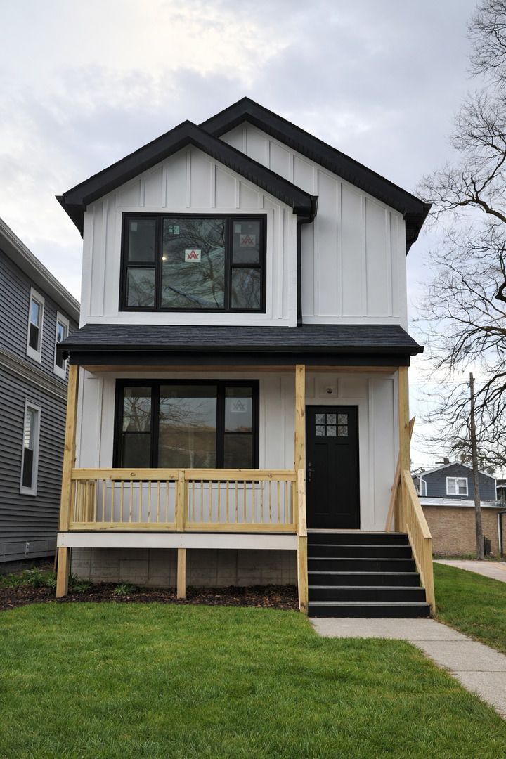 5509 W Haddon Avenue — Chicago, IL 60651