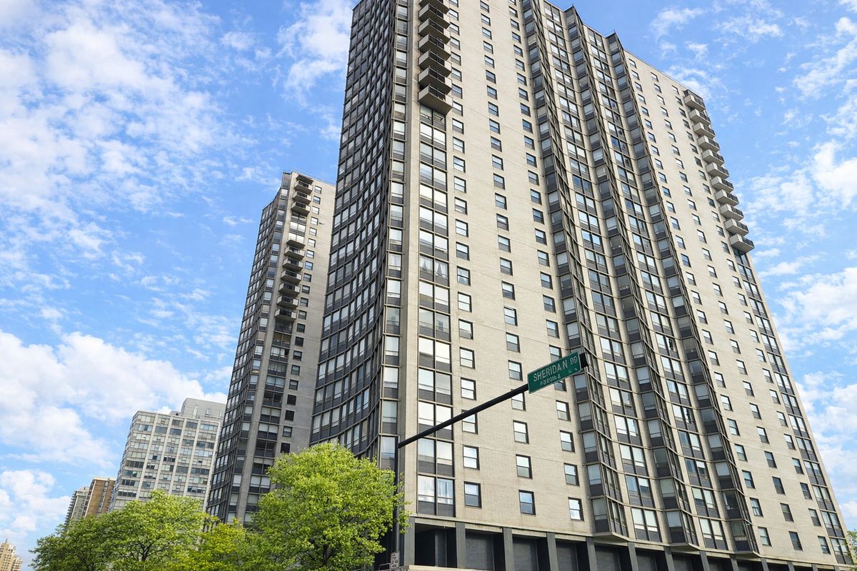 5701 SHERIDAN Road, Chicago, IL 60660