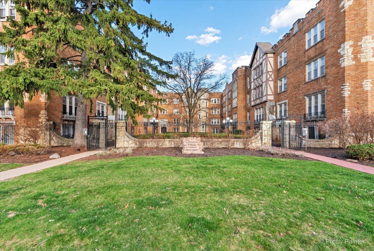 10937 S Longwood Drive #2 — Chicago, IL 60643