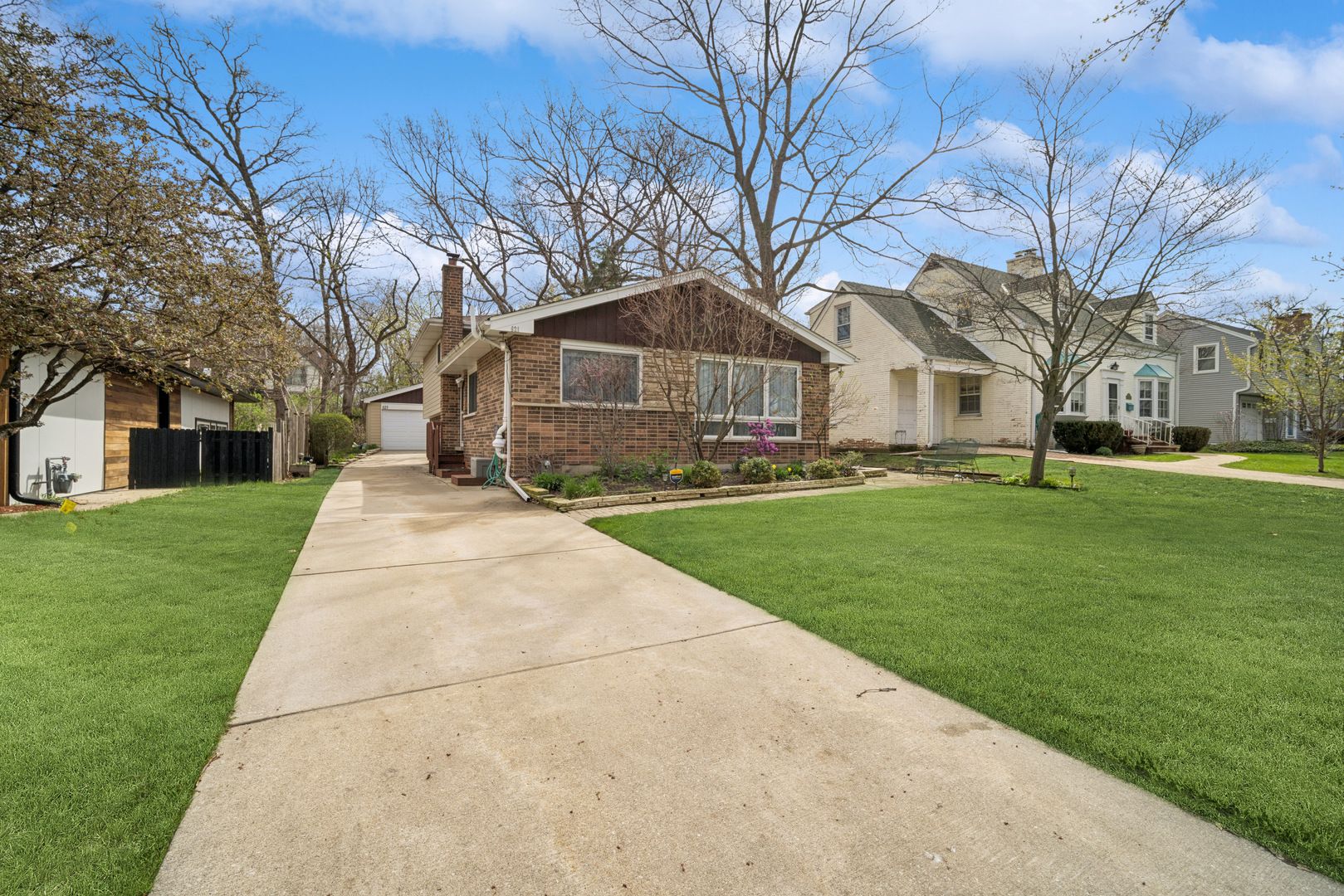 621 Echo Lane — Glenview, IL 60025