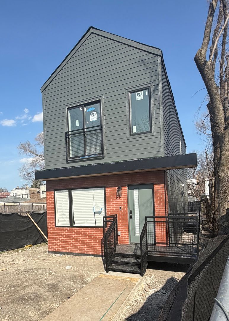 611 N Lawndale Avenue — Chicago, IL 60624