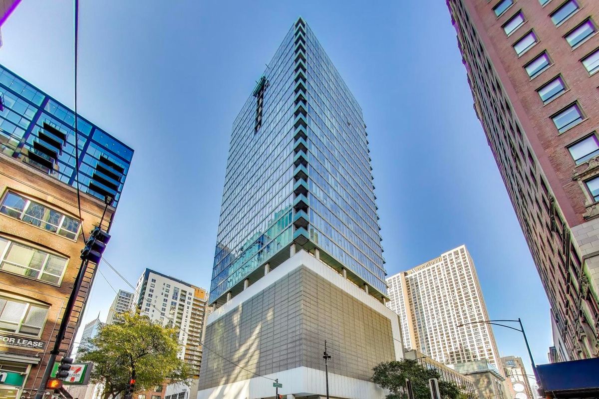 550 Saint Clair Street, Chicago, IL 60611