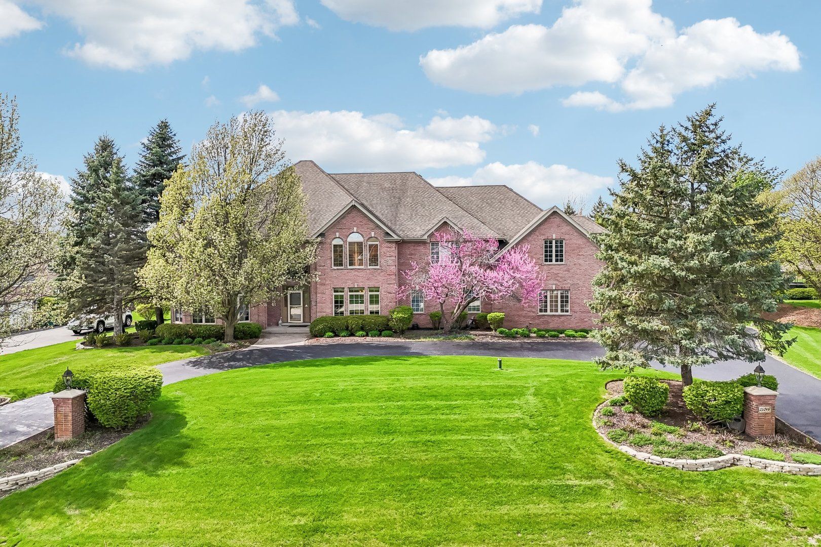 25246 N Abbey Glenn Drive — Hawthorn Woods, IL 60047