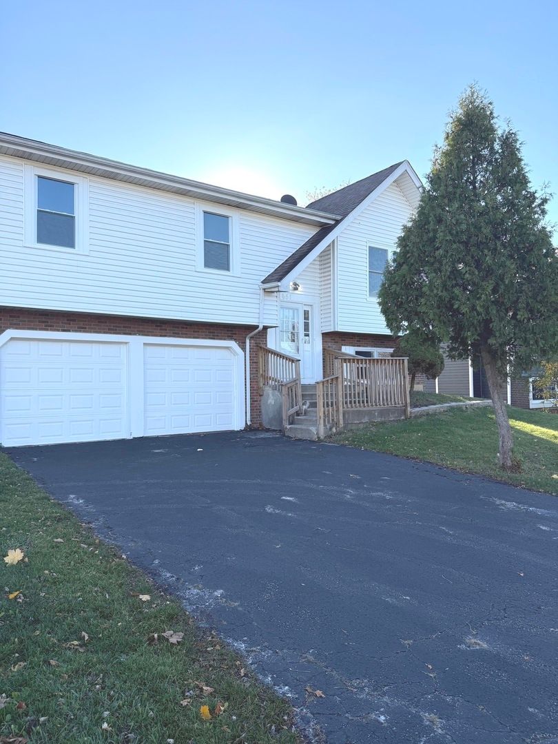 651 Chesapeake Drive — Bolingbrook, IL 60440