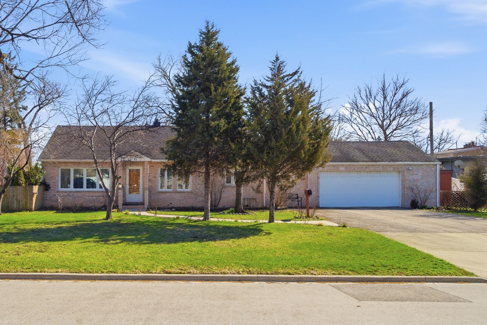 10033 Montrose Avenue — Schiller Park, IL 60176