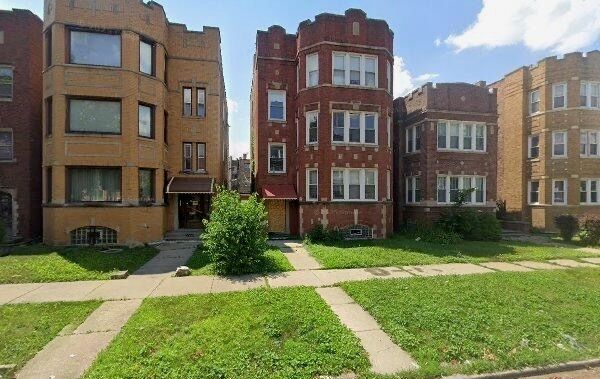8220 S Eberhart Avenue — Chicago, IL 60619