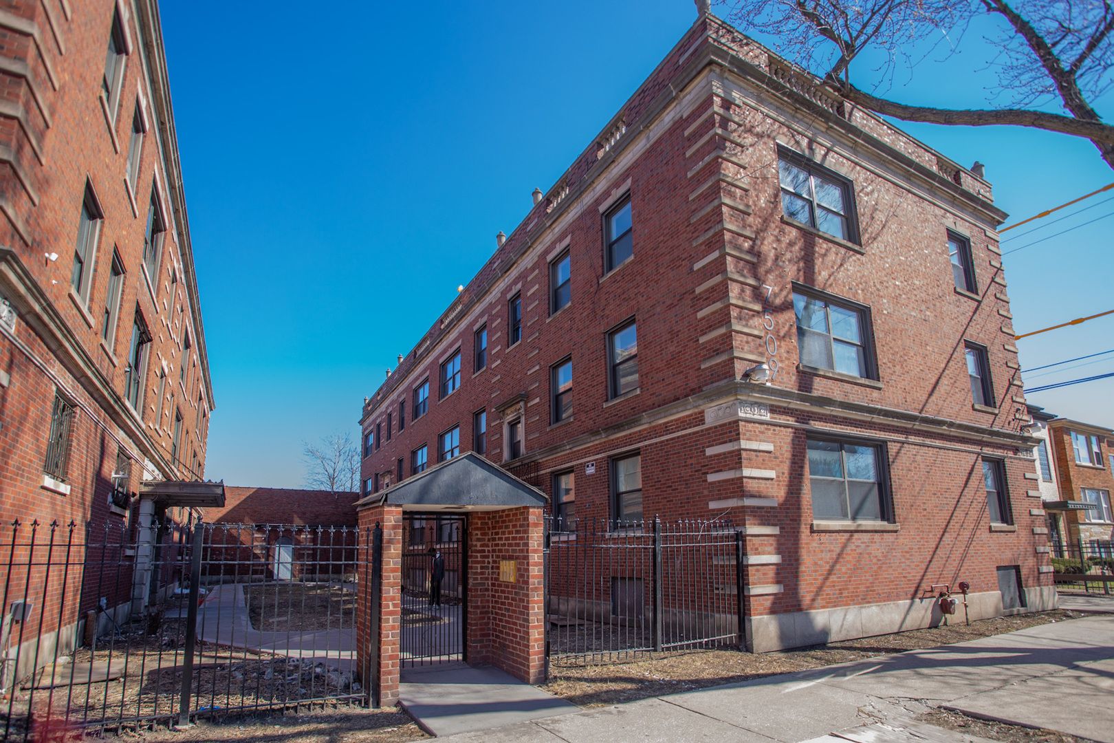 7505 S Yates Street #1 — Chicago, IL 60649