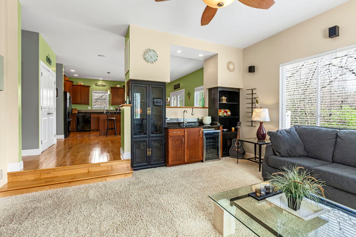 980 Dakota Drive, Woodstock, IL 60098
