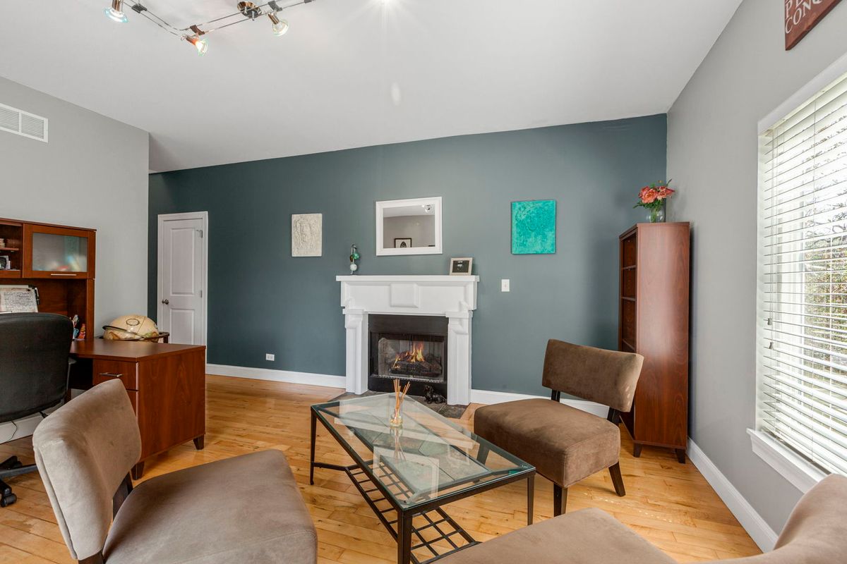 980 Dakota Drive, Woodstock, IL 60098