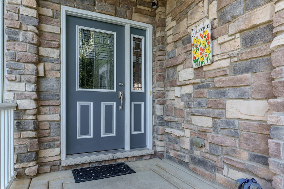 980 Dakota Drive, Woodstock, IL 60098