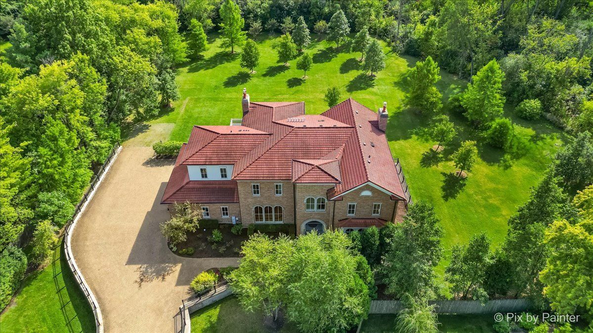 27 W Onwentsia Road — Lake Forest, IL 60045
