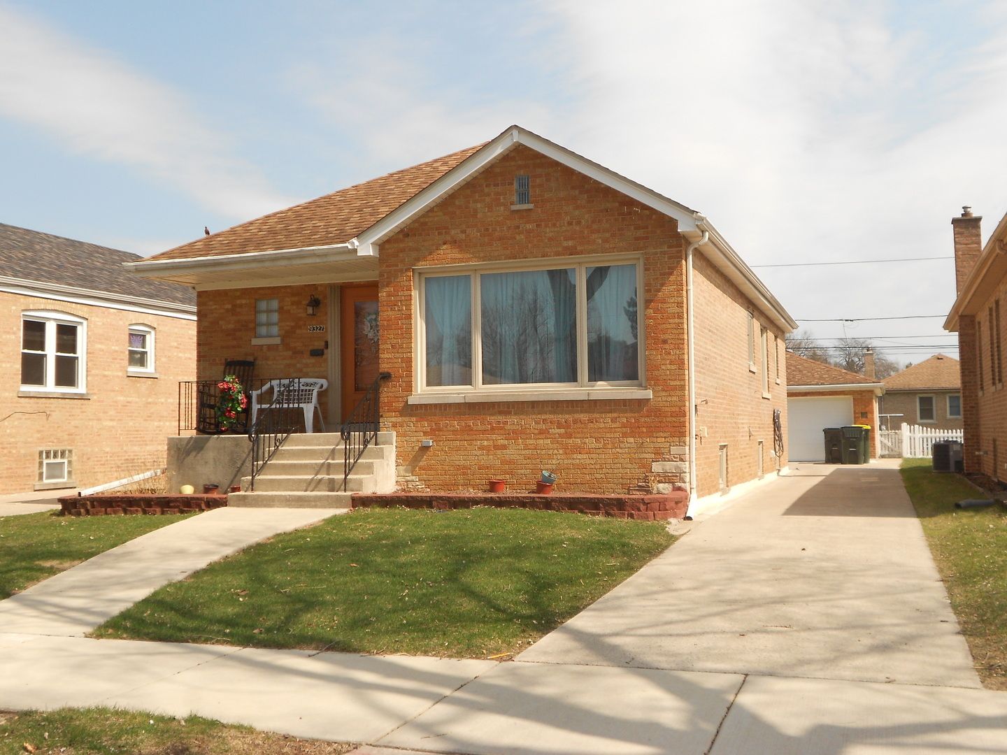 9327 Avers Avenue — Evergreen Park, IL 60805
