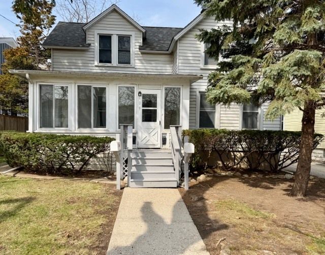 609 1st Street, Libertyville, IL 60048