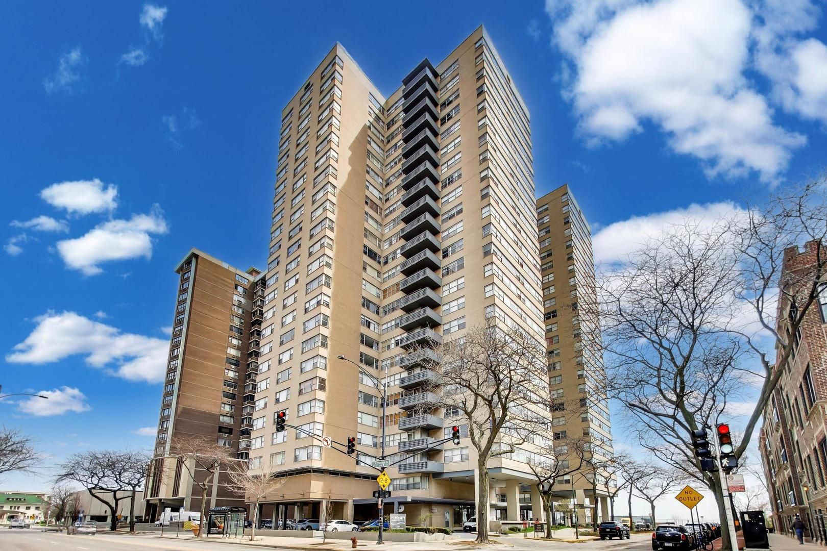 6301 N sheridan Road #8V — Chicago, IL 60660