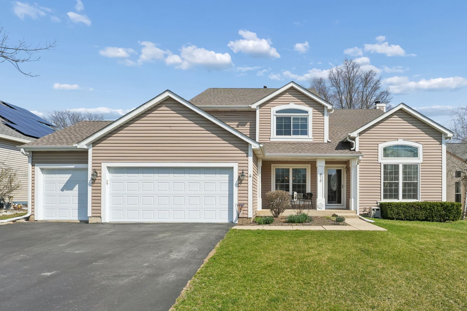 829 Renaissance Drive — Carol Stream, IL 60188