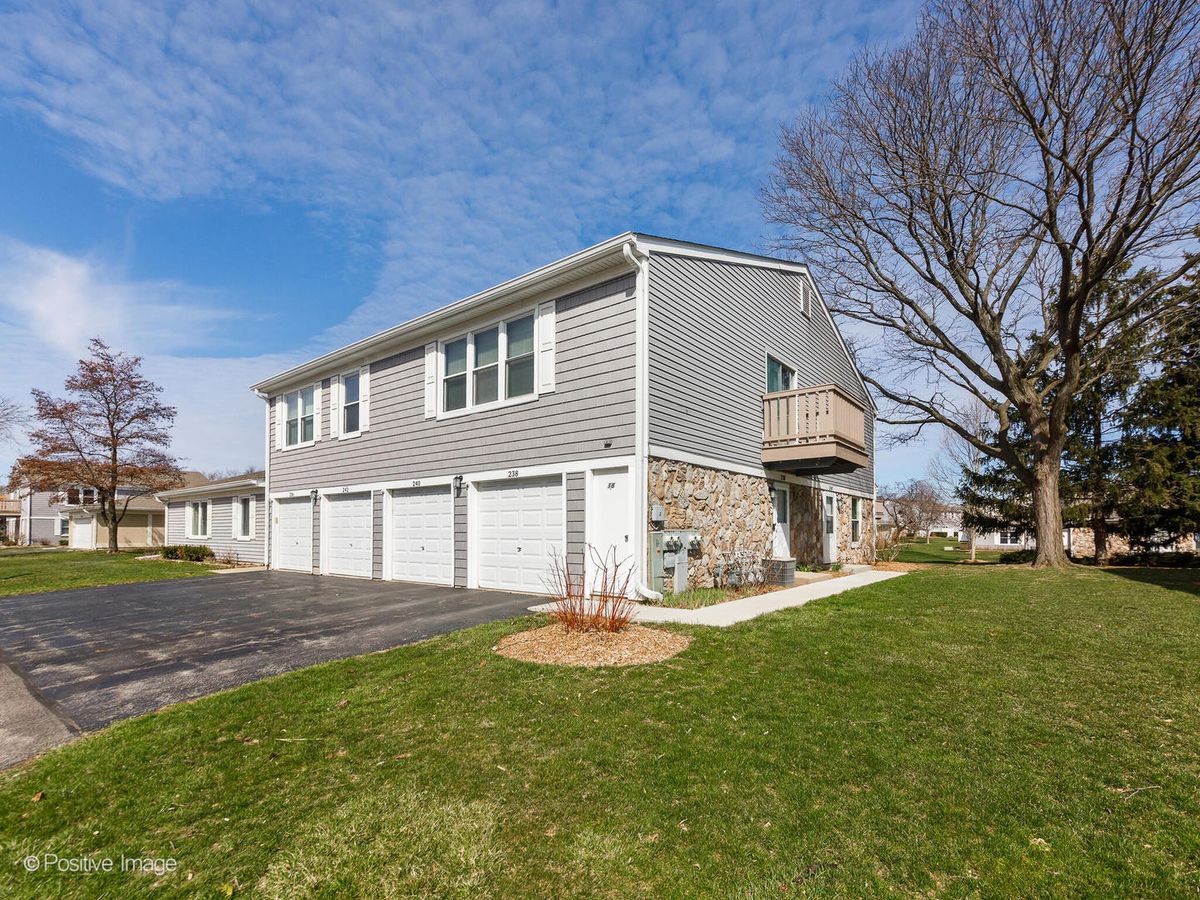 238 Nantucket Harbor, Schaumburg, IL 60193