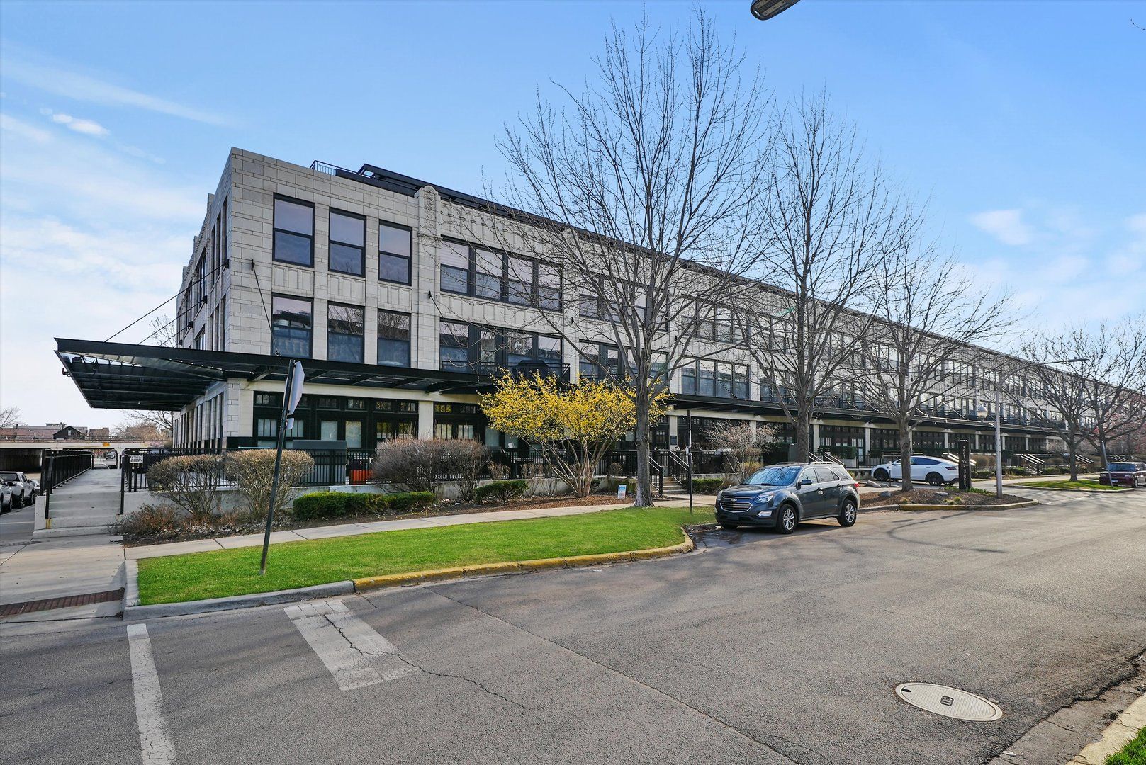 1001 W 15th Street #410 — Chicago, IL 60608