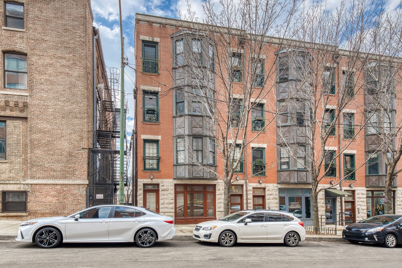 811 W Superior Street #4 — Chicago, IL 60642