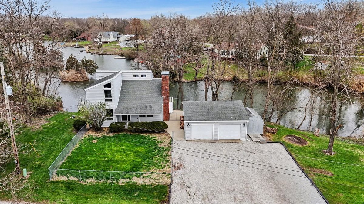 304 Eagle Bluff Drive, Oakwood, IL 61858