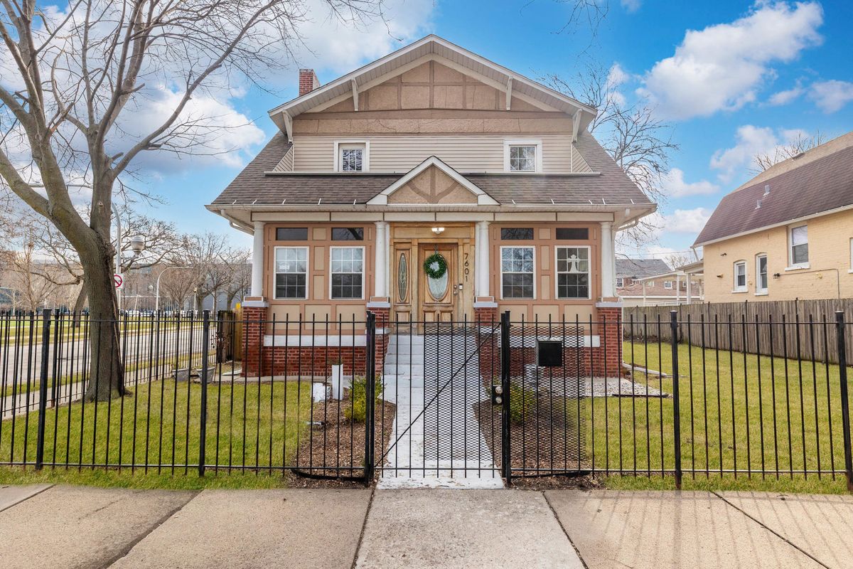 7601 Bennett Avenue, Chicago, IL 60649