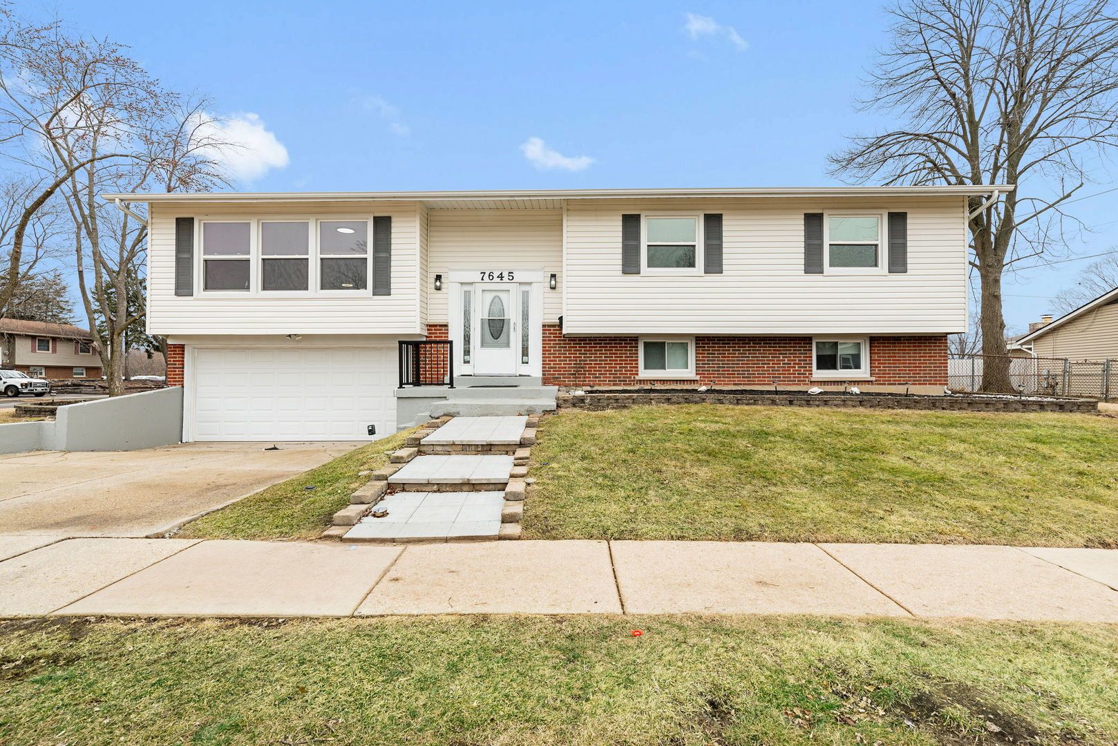 7645 Brookside Drive — Hanover Park, IL 60133