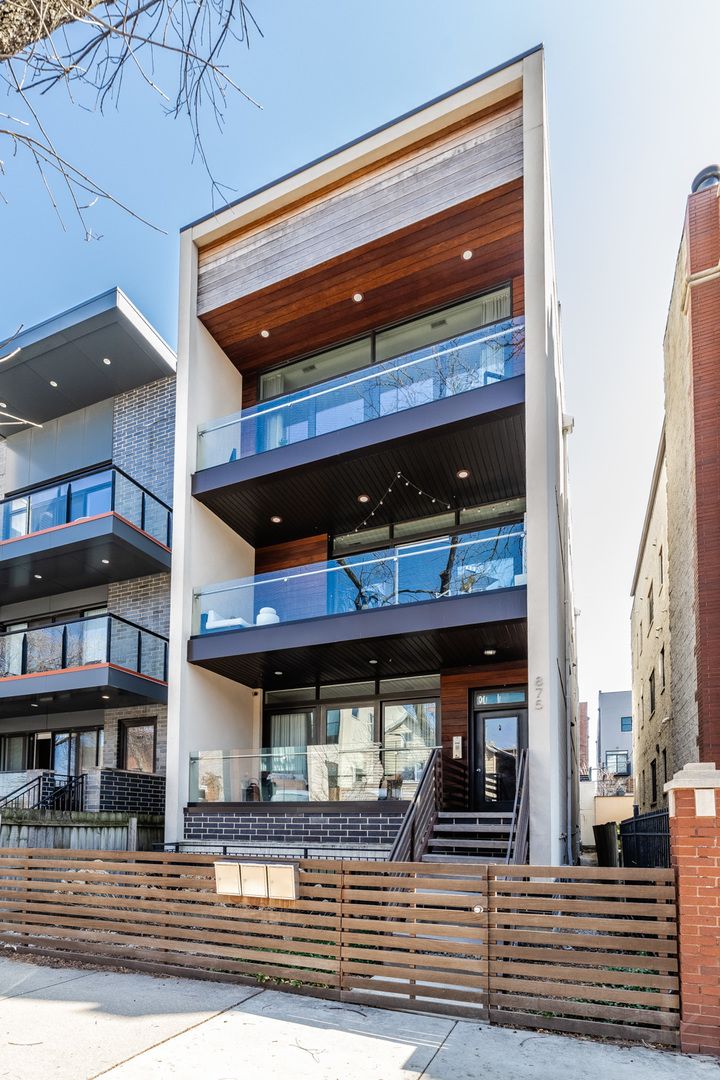 875 Marshfield Avenue, Chicago, IL 60622