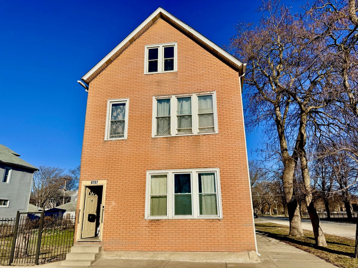 8757 Marquette Avenue, Chicago, IL 60617