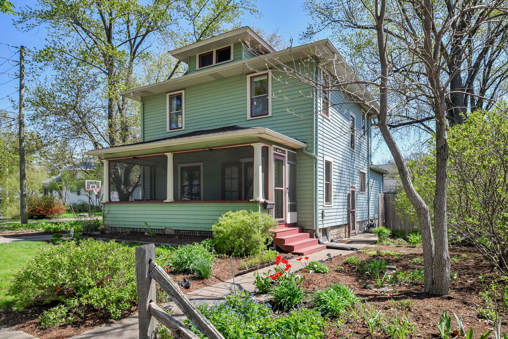 16 S Harrison Street — Batavia, IL 60510