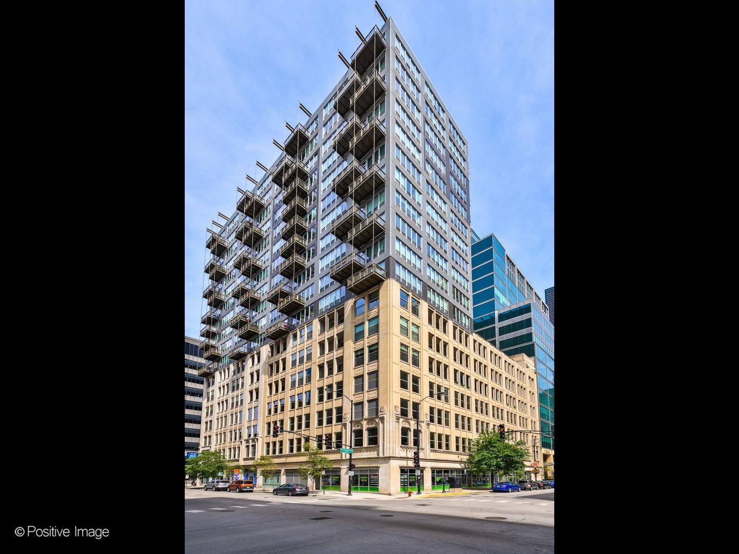 565 W Quincy Street #1517 — Chicago, IL 60661