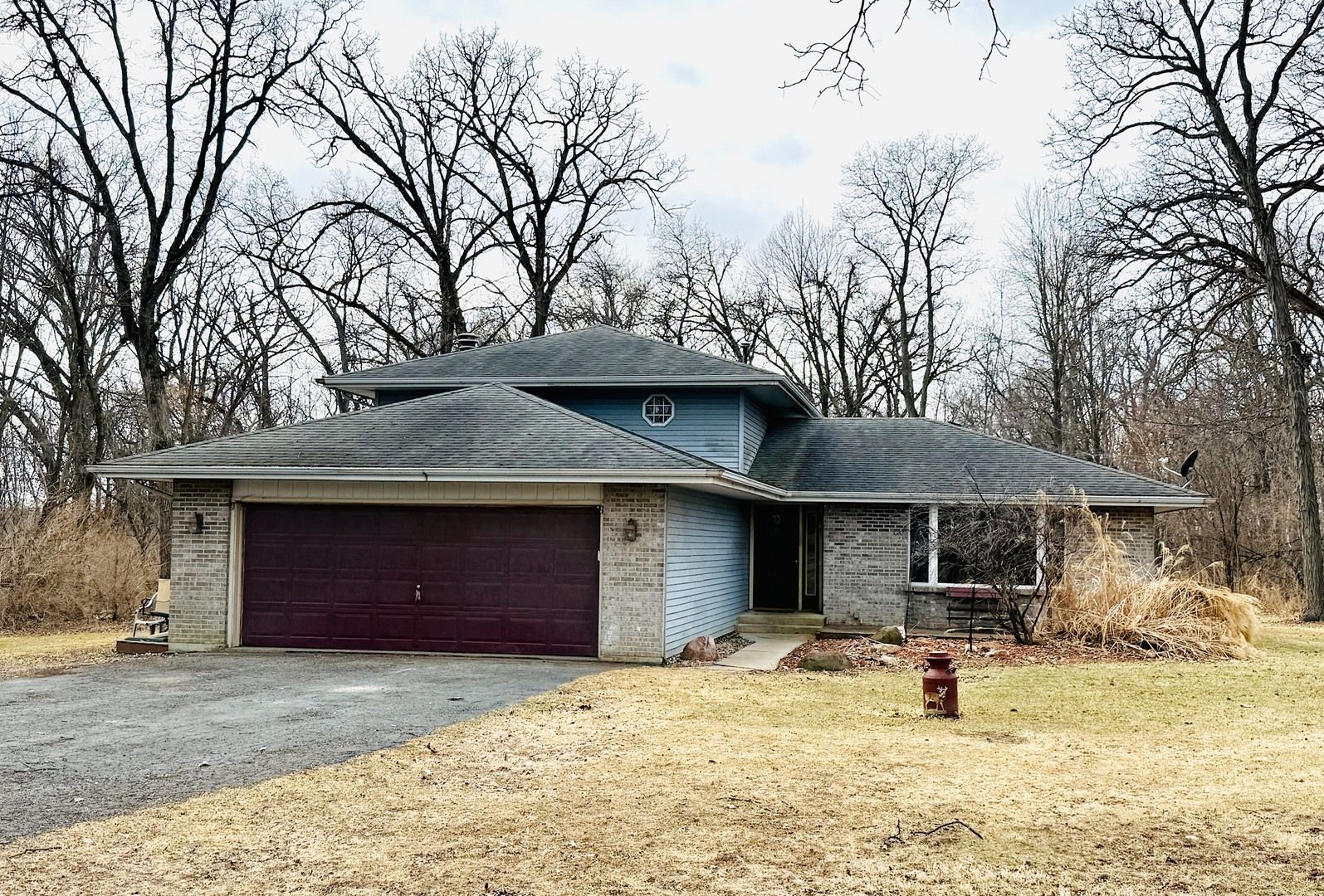 7735 N Vandenburg Lane — Monroe Center, IL 61052