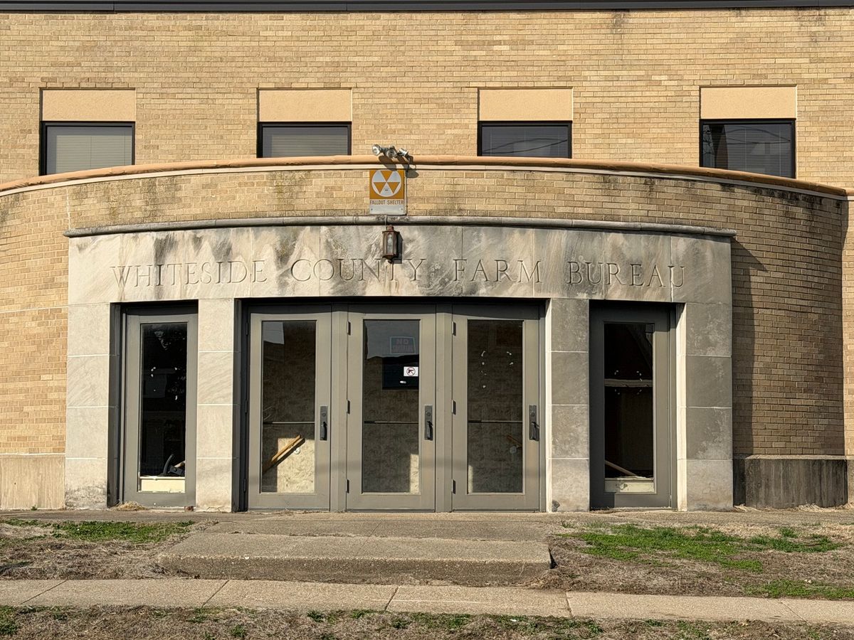 100 E Knox Street, Morrison, IL 61270
