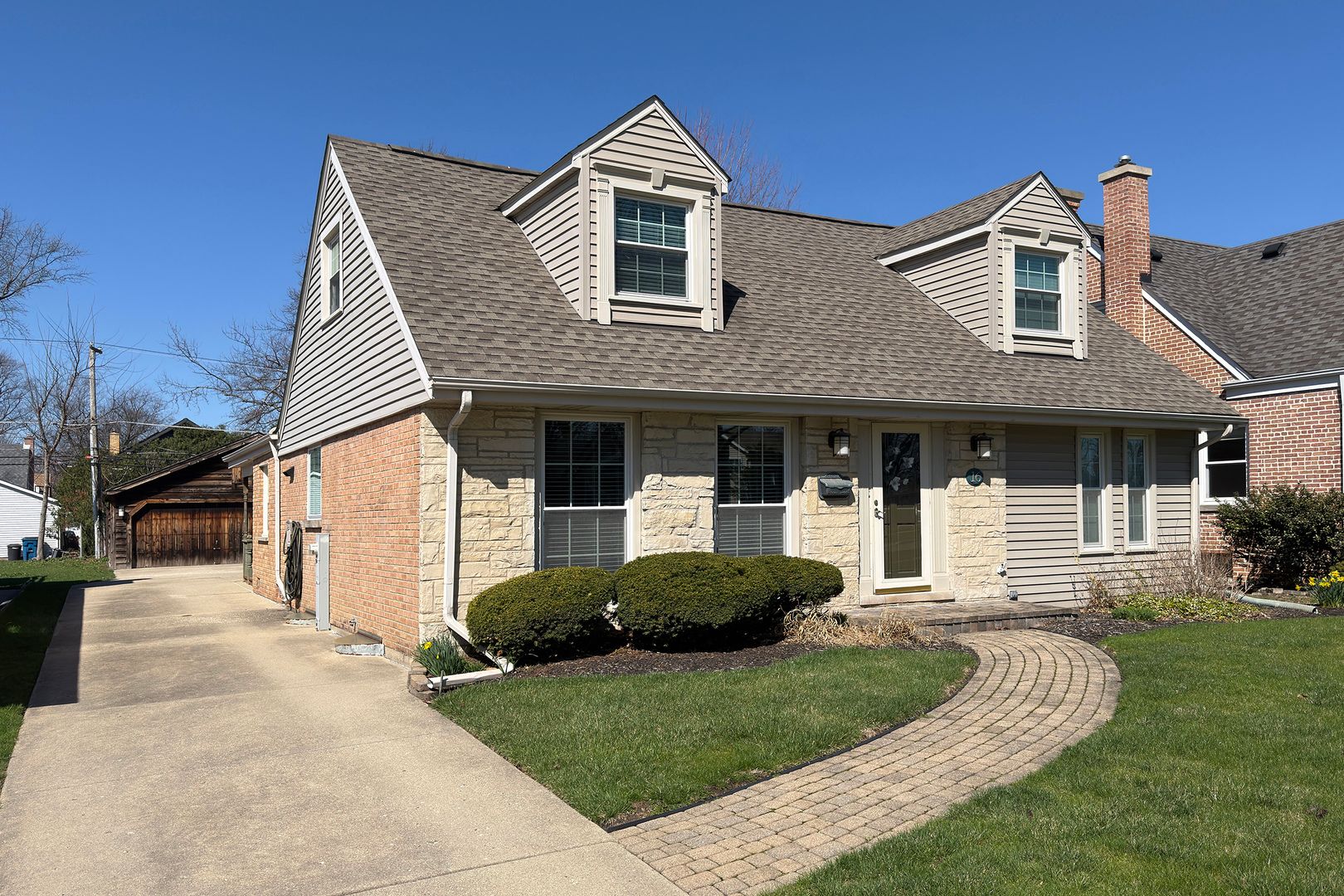 16 S Hi Lusi Avenue — Mount Prospect, IL 60056