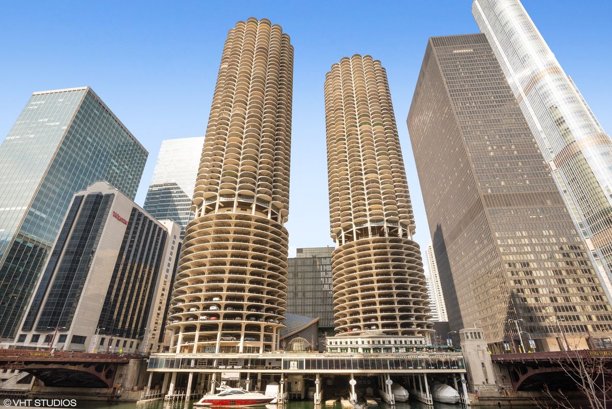 300 State Street, Chicago, IL 60654