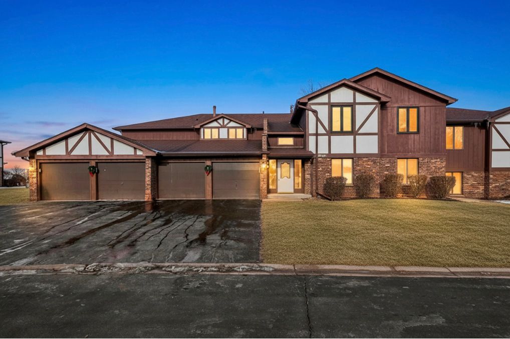 9748 Mill Drive, Palos Park, IL 60464