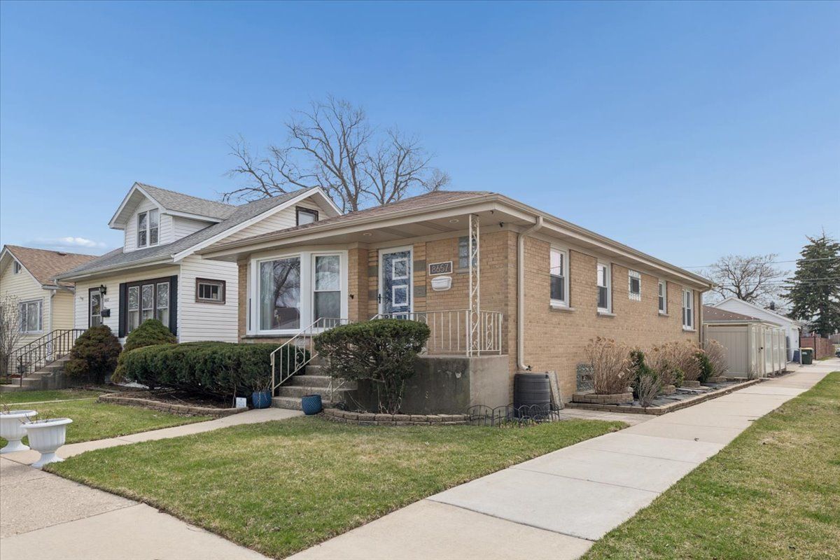 8657 W Lyndale Avenue — River Grove, IL 60171
