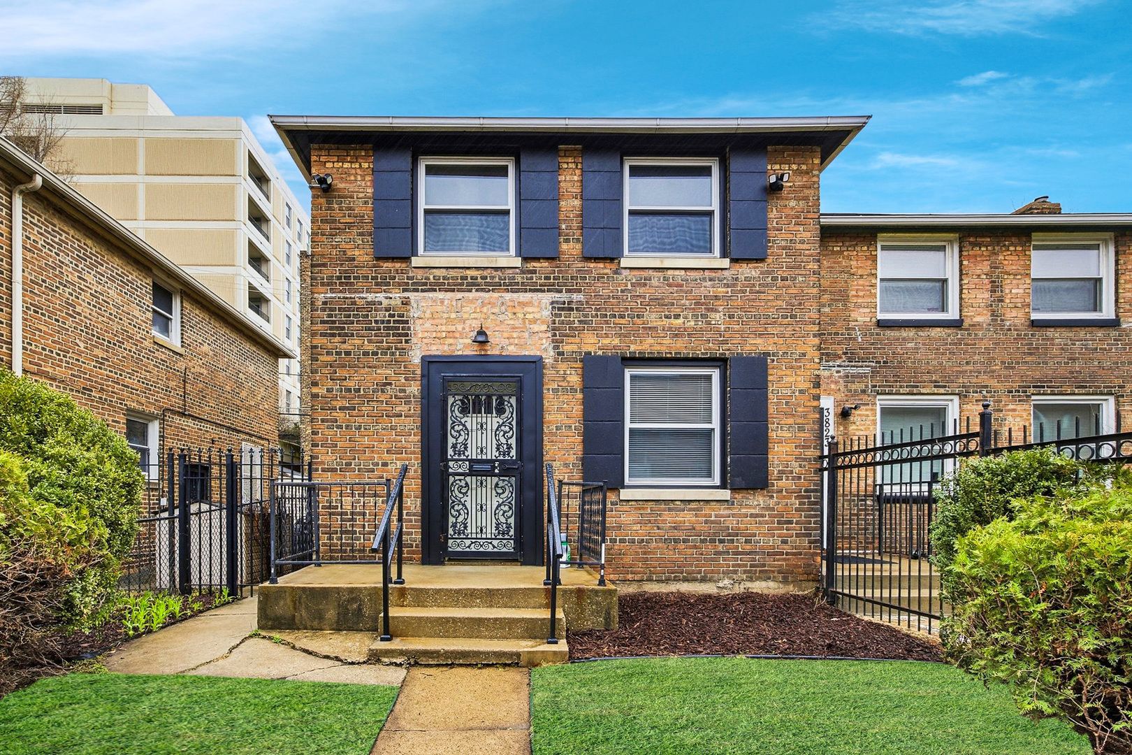 3821 S Calumet Avenue — Chicago, IL 60653
