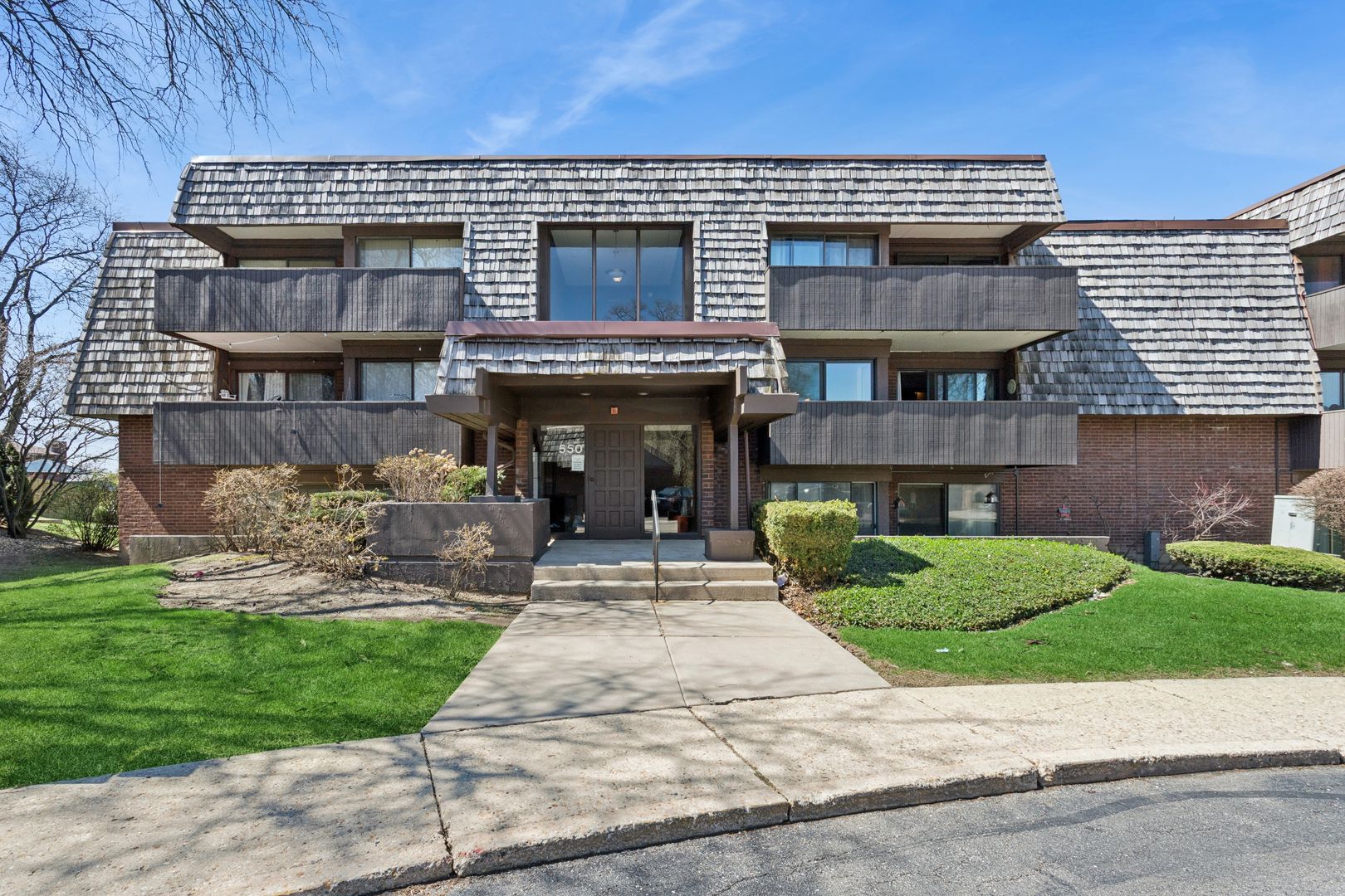 550 Timber Ridge Drive #204C — Carol Stream, IL 60188
