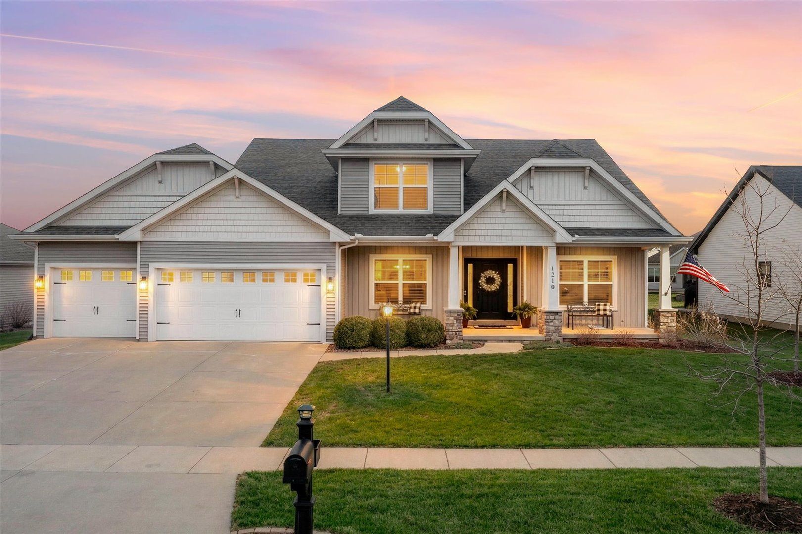 1210 Farm Lake Drive — Mahomet, IL 61853