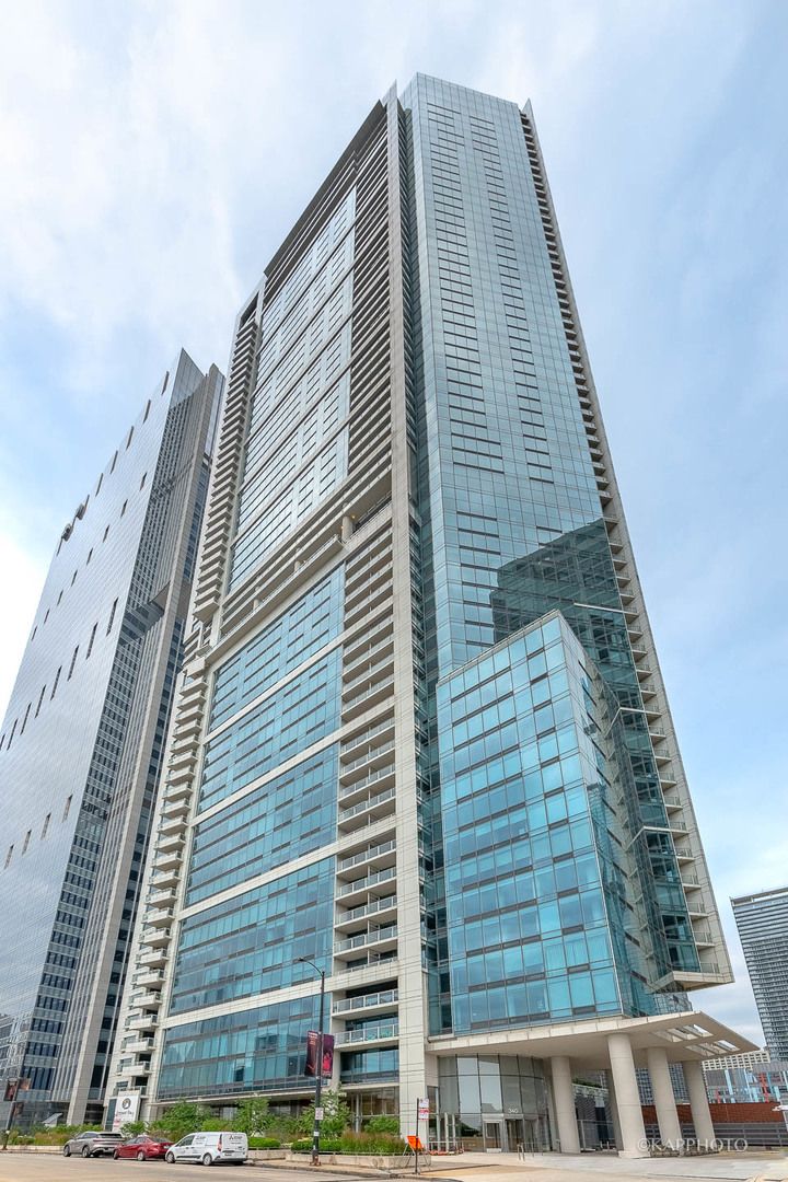 340 E Randolph Street #P5-21 — Chicago, IL 60601