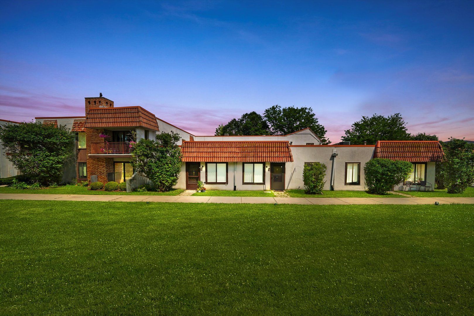 743 E Fullerton Avenue #105 — Glendale Heights, IL 60139