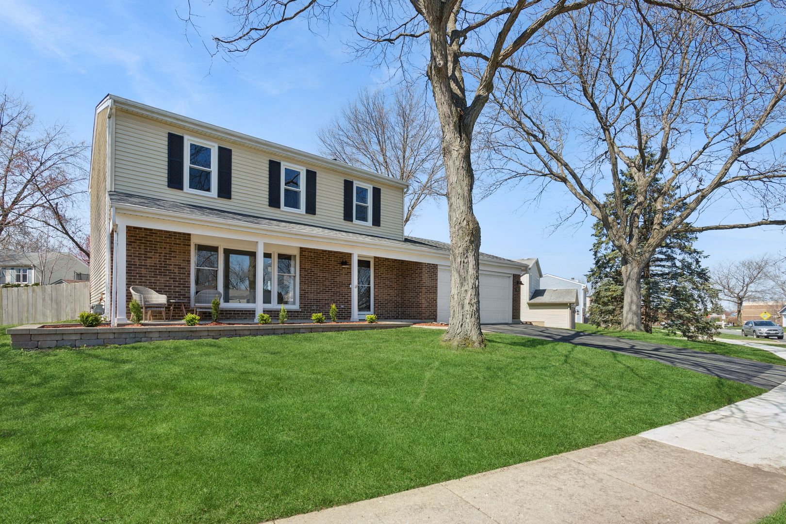 745 Buffalo Circle — Carol Stream, IL 60188