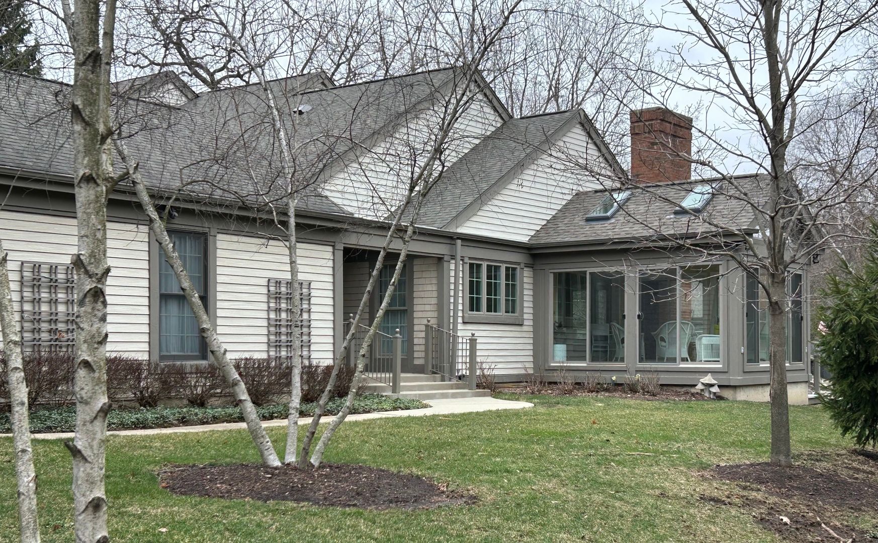12 Warrington Drive — Lake Bluff, IL 60044