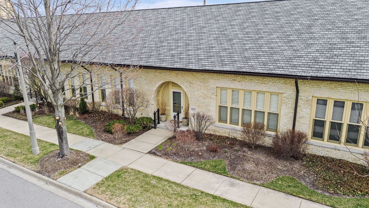 829 Stables Court, Highwood, IL 60040