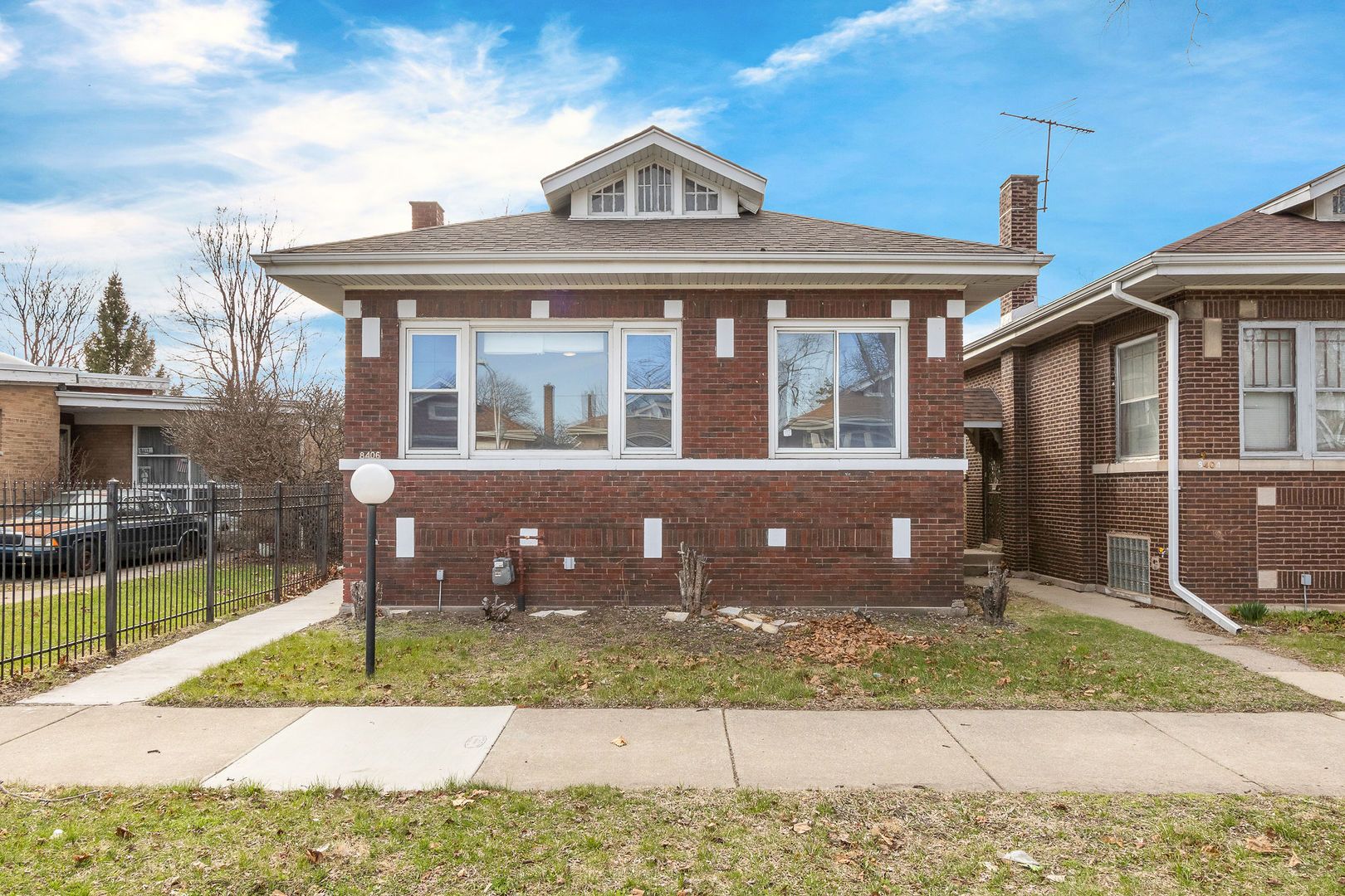8406 S Oglesby Avenue — Chicago, IL 60617