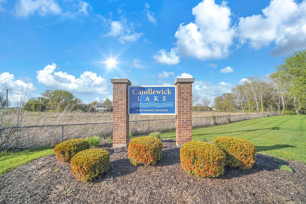 2000 Candlewick Drive SW — Poplar Grove, IL 61065