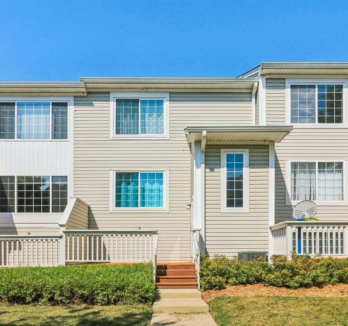 47 Treehouse Lane, Round Lake, IL 60073