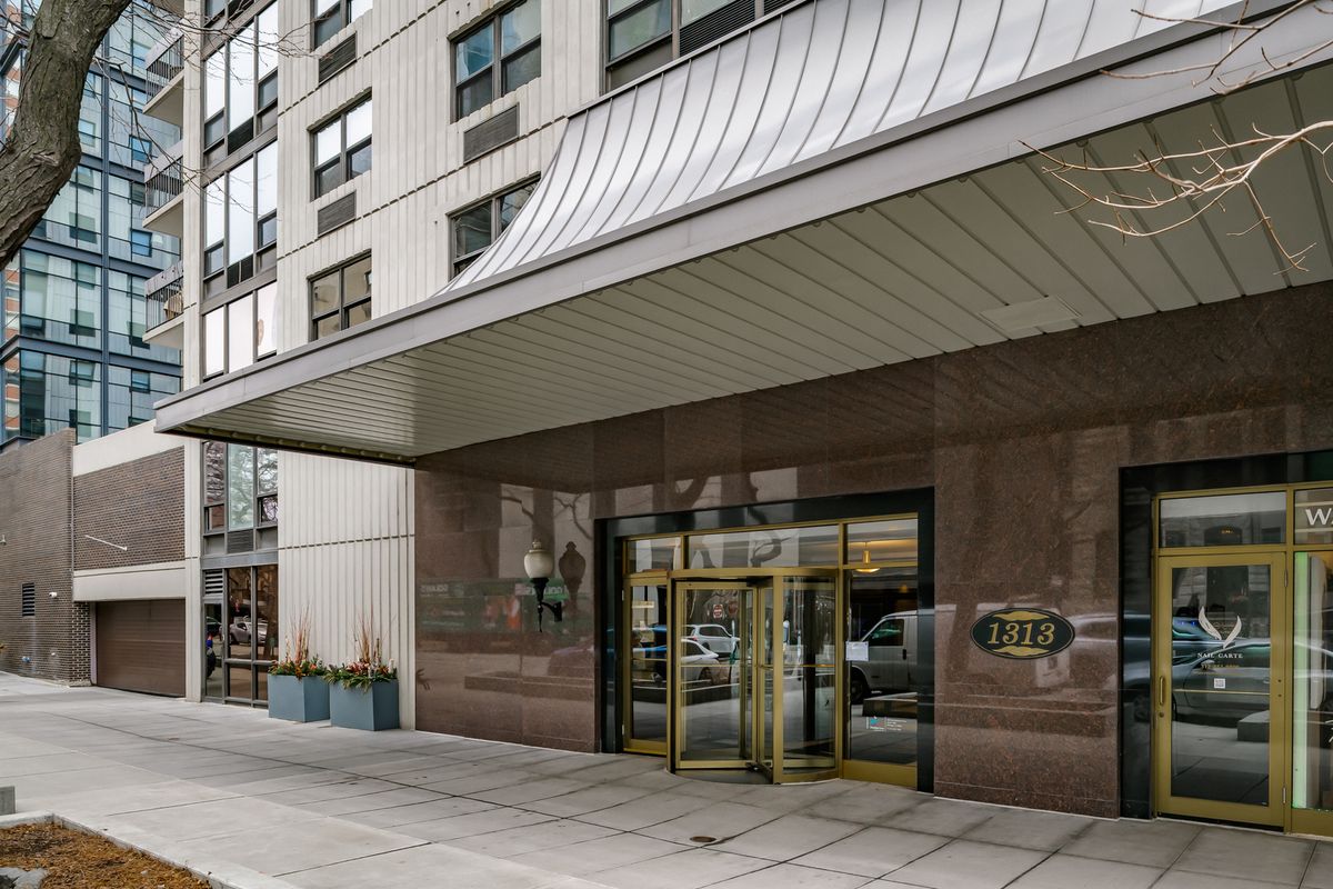 1313 Ritchie Court, Chicago, IL 60610