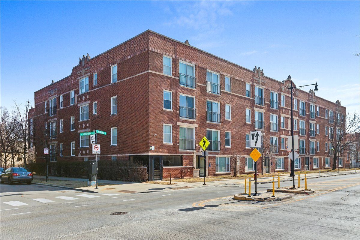 3741 MILWAUKEE Avenue, Chicago, IL 60641