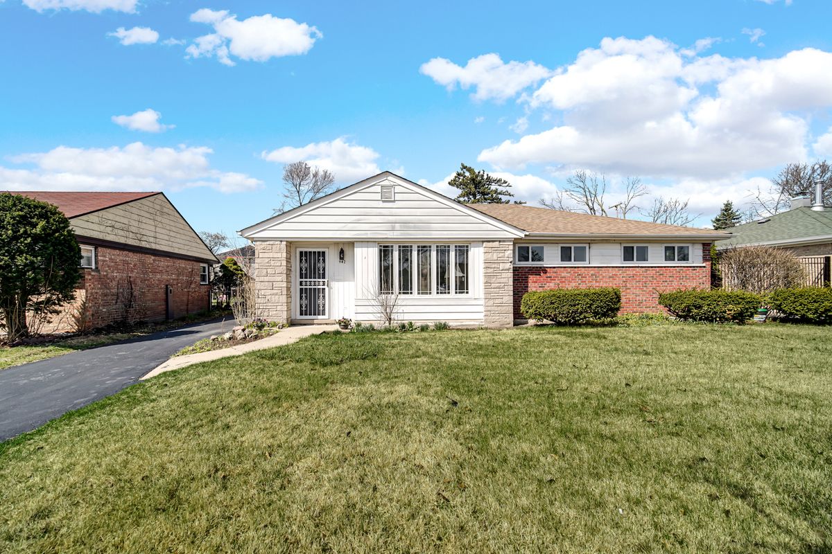 942 Villa Drive, Des Plaines, IL 60016