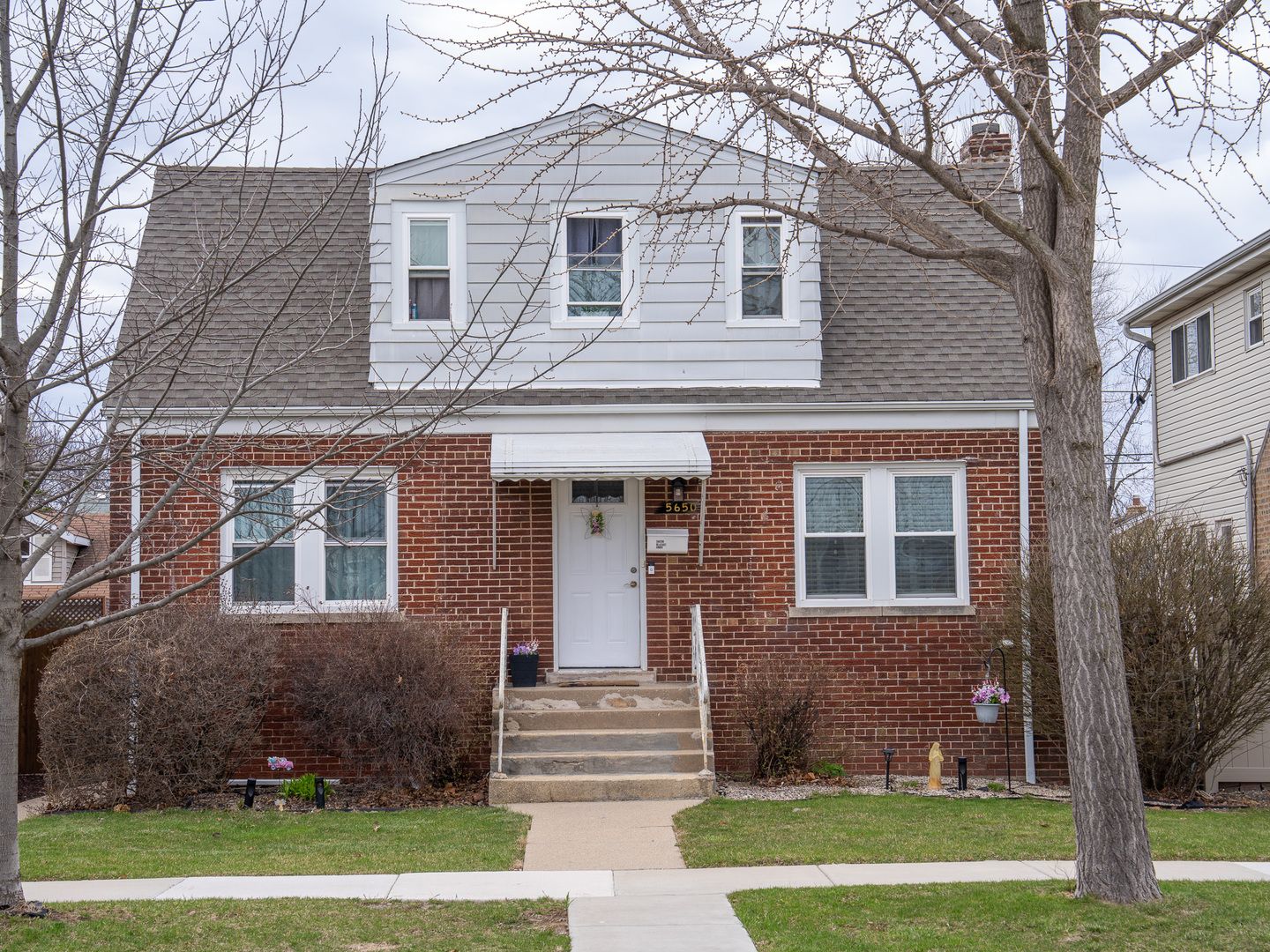 5650 S Newland Avenue — Chicago, IL 60638